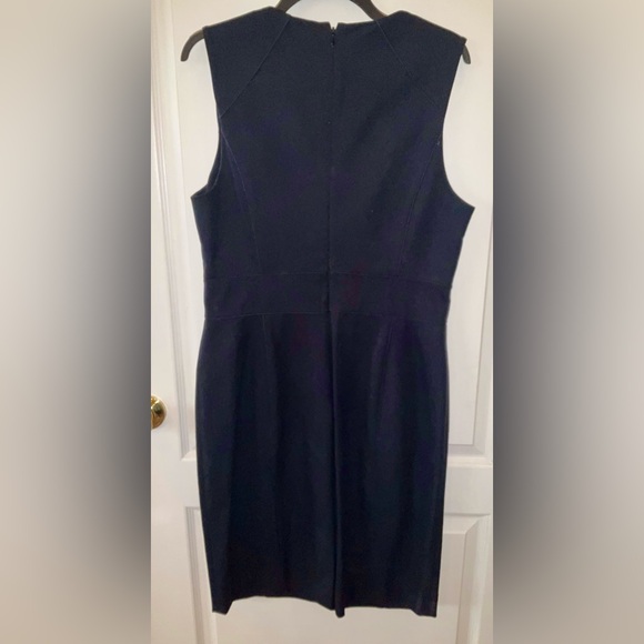 NWT—BANANA REPUBLIC Sleeveless V-Neck Dress, Navy, 14, Hidden Zip—Closet Staple! - Picture 2 of 3